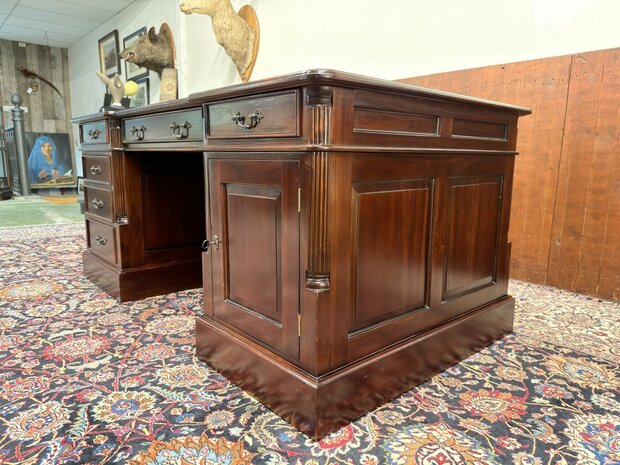 Klassiek-Oud-Engels-Antiek-Chesterfield-Bureau-Desk-Partnerdesk-Mahoniehout-met-Groen-Lederen-Inleg
