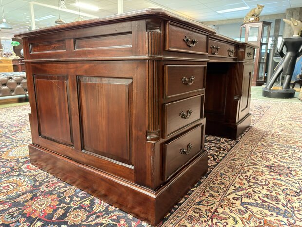 Klassiek-Oud-Engels-Antiek-Chesterfield-Bureau-Desk-Partnerdesk-Mahoniehout-met-Groen-Lederen-Inleg