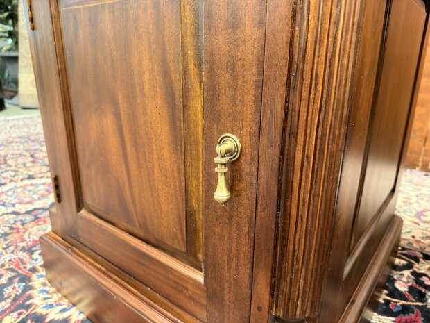 Klassiek-Oud-Antiek-Engels-Chesterfield-Mahoniehout-Mahonie-Smal-Ondiep-Bureau-Desk-met-Groen-Lederen-Inleg