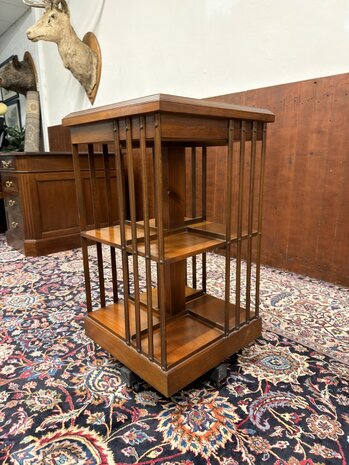 Klassiek-Oud-Engels-Antiek-Chesterfield-Boekenmolen-Roteerbaar-van-Wortelnotenhout
