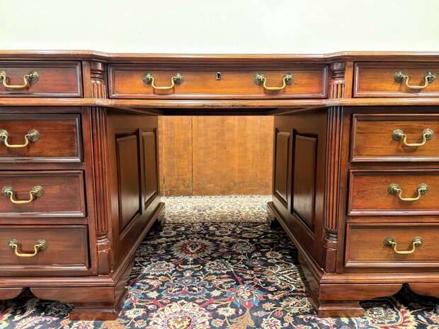 Oud-Antiek-Engels-Klassiek-Chesterfield-Bureau-Desk-Mahoniehout-met-Groen-Leder