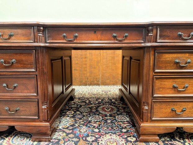 Antiek-Oud-Engels-Klassiek-Chesterfield-Bureau-Desk-Mahoniehout-met-Groen-Leder