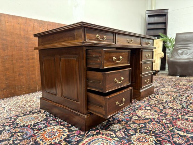 Antiek-Oud-Engels-Klassiek-Chesterfield-Bureau-Desk-Mahoniehout-met-Groen-Leder