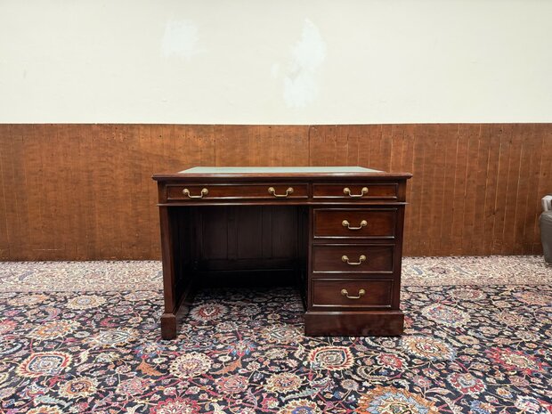 Klassiek-Antiek-Engels-Oud-Chesterfield-Desk-Bureau-Mahoniehout-Groen-Lederen-Inleg-met-Achterschot
