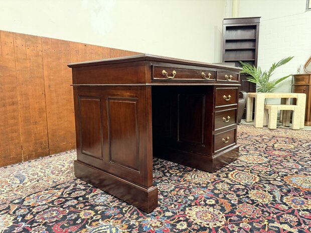Klassiek-Antiek-Engels-Oud-Chesterfield-Desk-Bureau-Mahoniehout-Groen-Lederen-Inleg-met-Achterschot