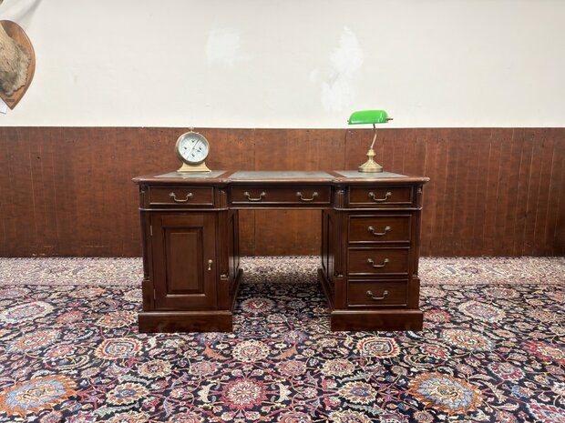Klassiek-Antiek-Engels-Oud-Chesterfield-Desk-Bureau-Mahoniehout-Groen-Lederen-Inleg
