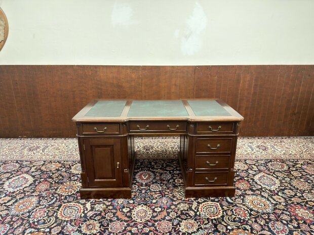 Klassiek-Antiek-Engels-Oud-Chesterfield-Desk-Bureau-Mahoniehout-Groen-Lederen-Inleg