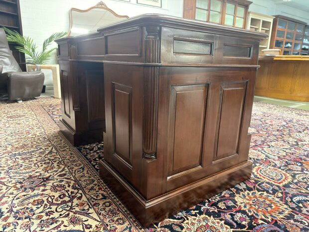 Klassiek-Antiek-Engels-Oud-Chesterfield-Desk-Bureau-Mahoniehout-Groen-Lederen-Inleg