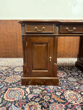 Klassiek-Antiek-Engels-Oud-Chesterfield-Desk-Bureau-Mahoniehout-Groen-Lederen-Inleg