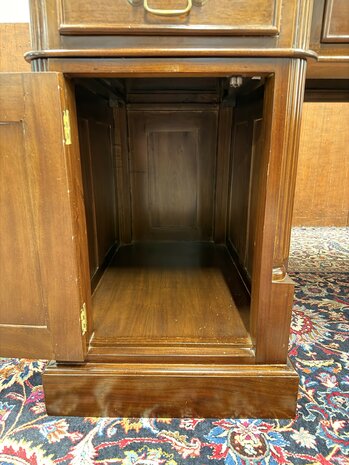 Klassiek-Antiek-Engels-Oud-Chesterfield-Desk-Bureau-Mahoniehout-Groen-Lederen-Inleg