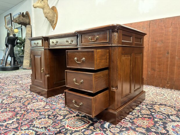 Klassiek-Antiek-Engels-Oud-Chesterfield-Desk-Bureau-Mahoniehout-Groen-Lederen-Inleg