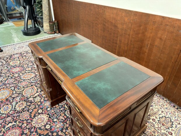 Klassiek-Antiek-Engels-Oud-Chesterfield-Desk-Bureau-Mahoniehout-Groen-Lederen-Inleg