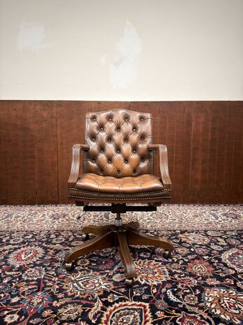 Klassiek-Engels-Antiek-Oud-Chesterfield-Bureaustoel-President-Chair-Bruin-Leder