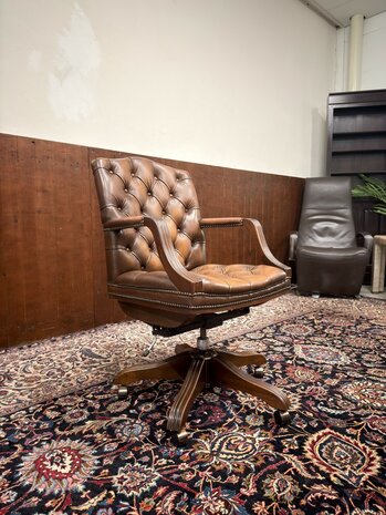 Klassiek-Engels-Antiek-Oud-Chesterfield-Bureaustoel-President-Chair-Bruin-Leder