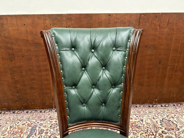 Klassiek-Antiek-Engels-Oud-Chesterfield-Mahonie-Bureaustoel-Stoel-met-Groen-Leder