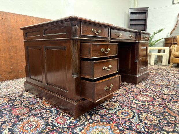 Klassiek-Antiek-Engels-Oud-Chesterfield-Mahonie-Bureau-Desk-Partnerdesk-met-Groen-Leder-Ingelegd