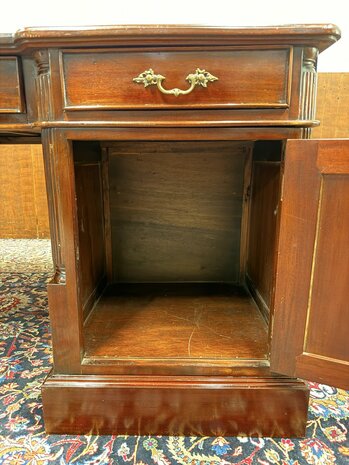 Klassiek-Antiek-Engels-Oud-Chesterfield-Mahonie-Bureau-Desk-Partnerdesk-met-Groen-Leder-Ingelegd
