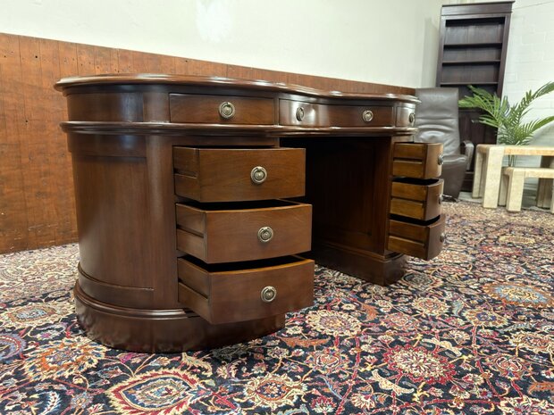 Klassiek-Engels-Antiek-Oud-Chesterfield-Ovaal-Nier-Vormig-Bureau-Desk-met-Groen-Lederen-Inleg