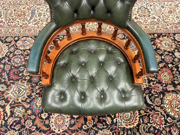 Engels-Klassie-Oud-Antiek-Chesterfield-Bureaustoel-Captain-Chair-Groen-Leder