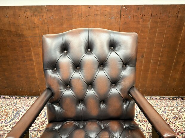 Klassiek-Engels-Antiek-Oud-Oxblood-Chesterfield-Bureaustoel-President-Chair