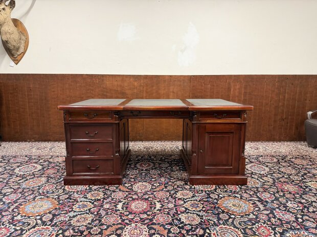 Klassiek-Engels-Oud-Antiek-Chesterfield-Mahoniehouten-Bureau-Desl-Partnerdesk-Met-Groen-Lederen-Ingeleged