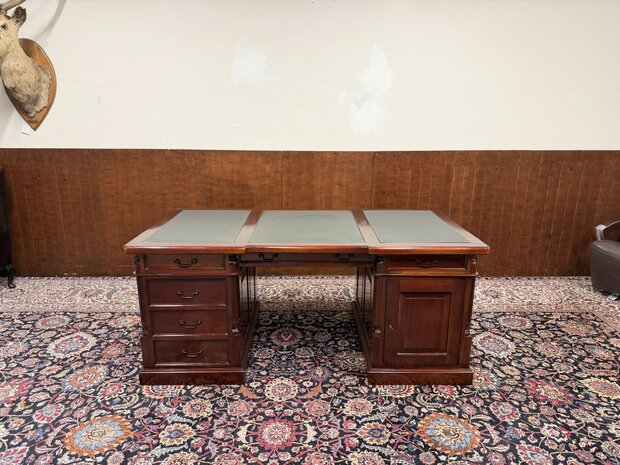 Klassiek-Engels-Oud-Antiek-Chesterfield-Mahoniehouten-Bureau-Desl-Partnerdesk-Met-Groen-Lederen-Ingeleged