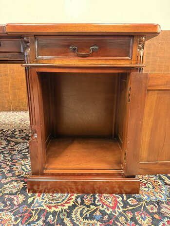 Klassiek-Engels-Oud-Antiek-Chesterfield-Mahoniehouten-Bureau-Desl-Partnerdesk-Met-Groen-Lederen-Ingeleged