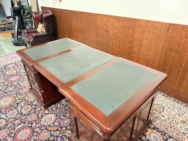 Klassiek-Engels-Oud-Antiek-Chesterfield-Mahoniehouten-Bureau-Desl-Partnerdesk-Met-Groen-Lederen-Ingeleged