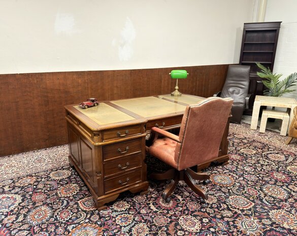 Klassiek-Engels-Chesterfield-Antiek-Oud-Bureau-Desk-Partnerdesk-Olijf-Groen-Inleg