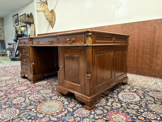 Klassiek-Engels-Chesterfield-Antiek-Oud-Bureau-Desk-Partnerdesk-Olijf-Groen-Inleg