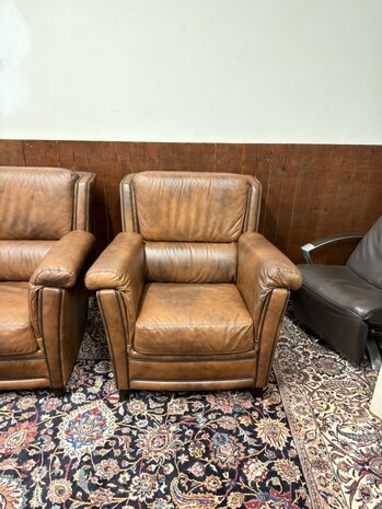 Klassiek-Engels-Antiek-Oud-Chesterfield-Set-Fauteuils-Bruin-Leder