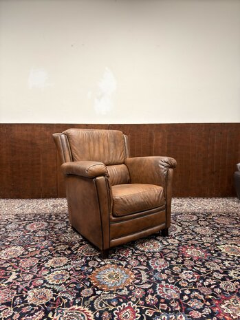 Klassiek-Engels-Antiek-Oud-Chesterfield-Set-Fauteuils-Bruin-Leder