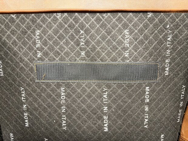 Klassiek-Engels-Antiek-Oud-Chesterfield-Set-Fauteuils-Bruin-Leder