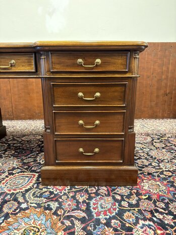 Klassiek-Antiek-Oud-Engels-Chesterfield-Bureau-Desk-Partnerdesk-met-Groen-Leder-Ingelegd