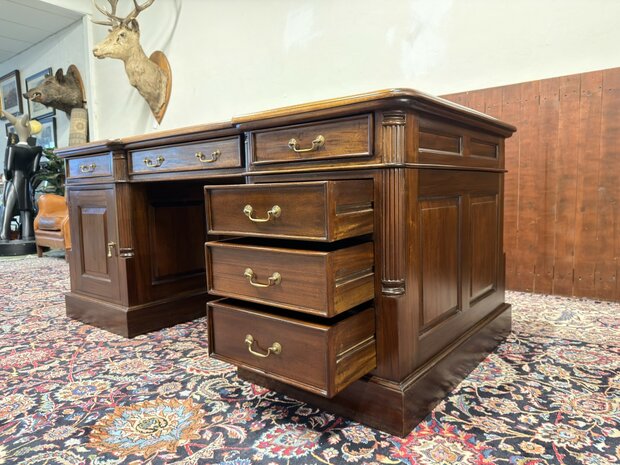 Klassiek-Antiek-Oud-Engels-Chesterfield-Bureau-Desk-Partnerdesk-met-Groen-Leder-Ingelegd