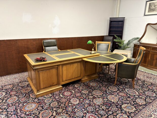 Klassiek-Antiek-Oud-Engels-Chesterfield-Bureau-Desk-met-Vergadertafel-en-Stoelen-merk-RAC