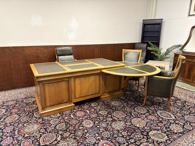 Klassiek-Antiek-Oud-Engels-Chesterfield-Bureau-Desk-met-Vergadertafel-en-Stoelen-merk-RAC