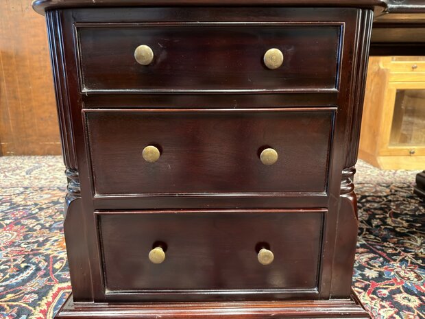 Klassiek-Engels-Antiek-Oud-Chesterfield-Bureau-Desk-Partnerdesk-met-Rood-Leder