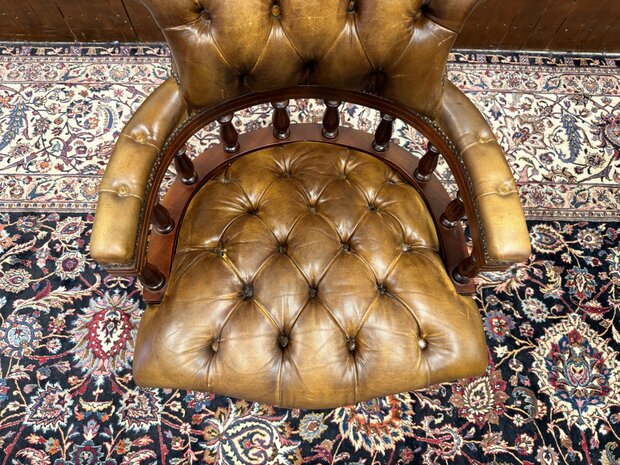 Klassiek-Engels-Antiek-Oud-Chesterfield-Bureaustoel-Stoel-Captain-Chair-Bruin-Leder