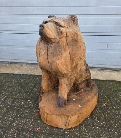 Groot-houtsnijwerk-houtsculptuur-tuinbeeld-kunstwerk-van-een-Chow-Chow-hond-1