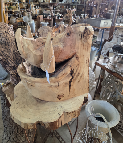 Houtsnijwerk-houtsculptuur-tuinbeeld-kunstwerk-van-een-penceel-zwijn-Pumba-Disney-4