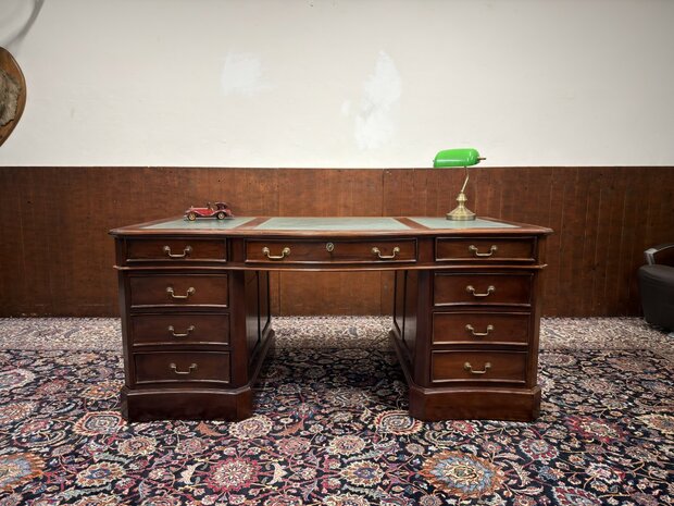 Klassiek-Engels-Antiek-Oud-Chesterfield-Bureau-Desk-Partnerdesk-met-Groen-Leder
