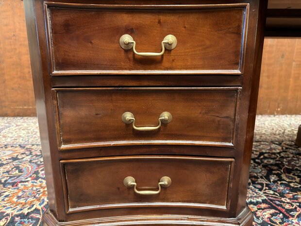 Klassiek-Engels-Antiek-Oud-Chesterfield-Bureau-Desk-Partnerdesk-met-Groen-Leder