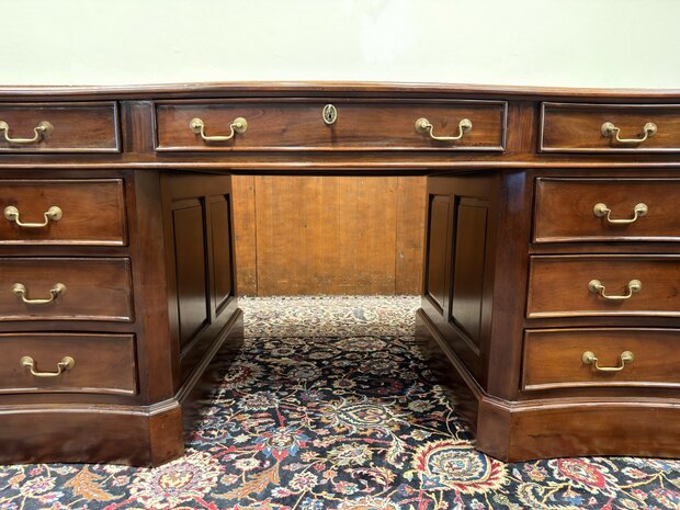 Klassiek-Engels-Antiek-Oud-Chesterfield-Bureau-Desk-Partnerdesk-met-Groen-Leder
