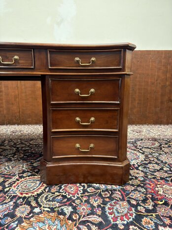 Klassiek-Engels-Antiek-Oud-Chesterfield-Bureau-Desk-Partnerdesk-met-Groen-Leder