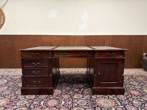 Klassiek-Engels-Antiek-Oud-Chesterfield-Mahoniehout-Bureau-Desk-Partnerdesk-Groen-Leder