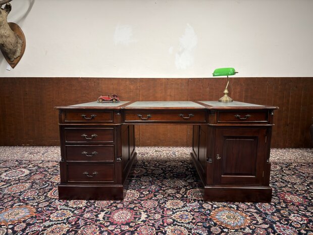Klassiek-Engels-Antiek-Oud-Chesterfield-Mahoniehout-Bureau-Desk-Partnerdesk-Groen-Leder