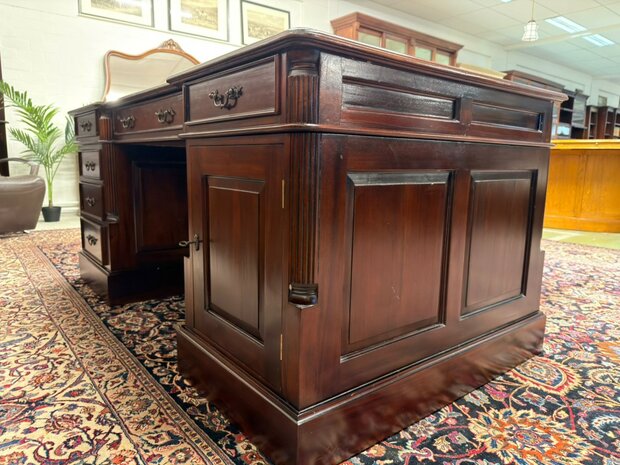 Klassiek-Engels-Antiek-Oud-Chesterfield-Mahoniehout-Bureau-Desk-Partnerdesk-Groen-Leder