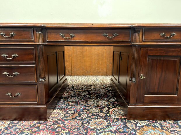 Klassiek-Engels-Antiek-Oud-Chesterfield-Mahoniehout-Bureau-Desk-Partnerdesk-Groen-Leder