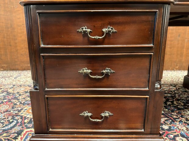 Klassiek-Engels-Antiek-Oud-Chesterfield-Mahoniehout-Bureau-Desk-Partnerdesk-Groen-Leder